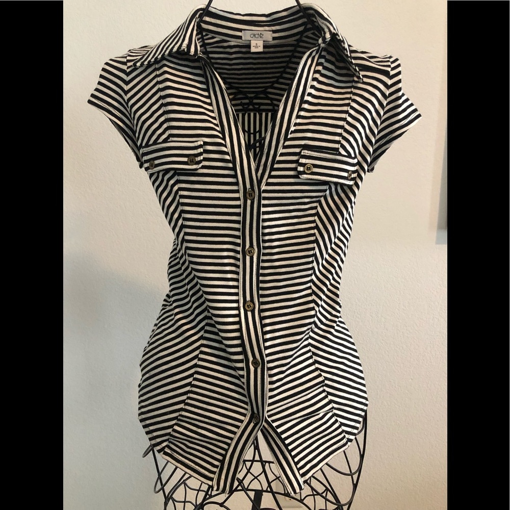 Cache button down top
